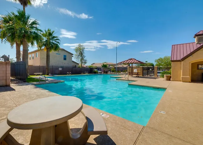 Relax Poolside! Retreat 2 Mi To Santan Mtn Casino Chandler